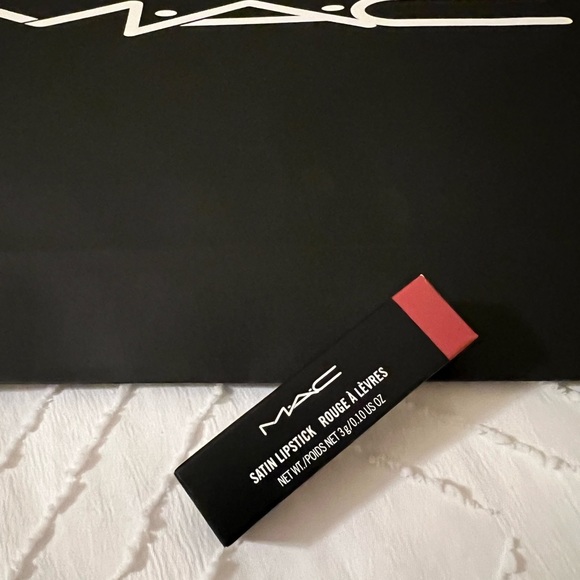 MAC lips - Picture 3 of 4